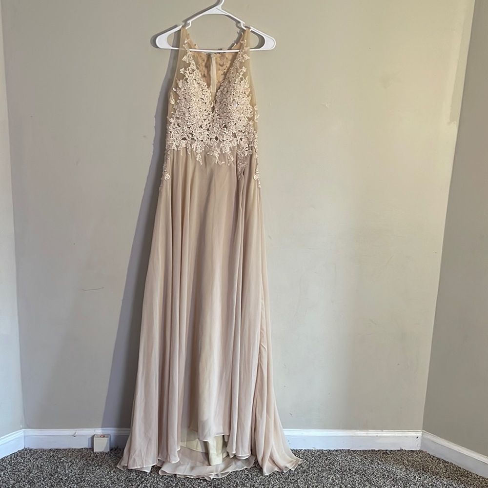 Woman embroidered wedding dress.